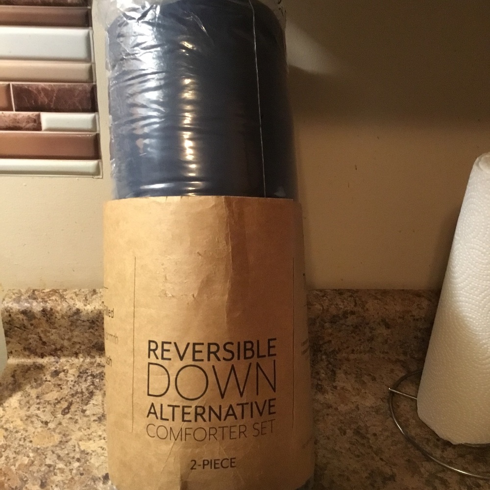 New reversible down alternative comforter set